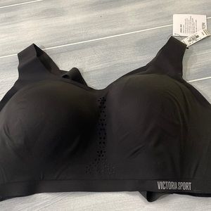 Victoria Secret Sports Bra size 38 DD New with Tags